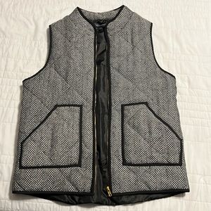 Herringbone black and white women vest. Size Large